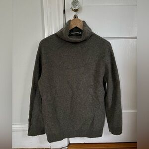 Vince 100% cashmere turtleneck sweater